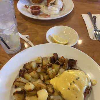 Griddlecakes - Eggs Benedict and high roller burrito - Breakfast & Brunch Near Me - Las Vegas, Nevada