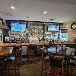 Freddie Paul's Steakhouse - Bar scene
