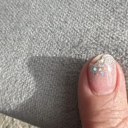 Royalty Nails Lounge - Chipped nail