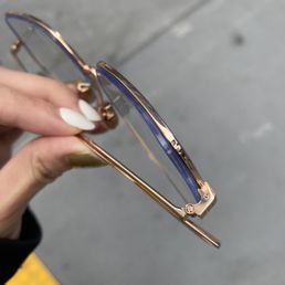 The lenses are twice as thick as the frame and they swapped to the cheaper versions - you can see the blue colors on the edge. The lenses are twice as thick as the frame and they swapped to the cheaper versions - you can see the blue colors on the edge.