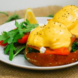 Station 26 - GF Eggs Benedict - Brioche bun, eggs, spinach, Hollandaise sauce and a choice of salmon or Halloumi cheese.