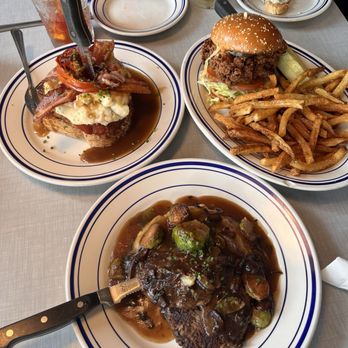 Comet Cafe - Vegan Salisbury Steak, Classic Comet Meatloaf and Chicken Sandwich - Breakfast & Brunch Near Me - Milwaukee, Wisconsin