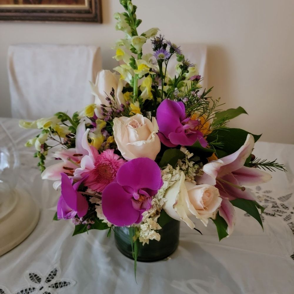 Flowers by Mike - Roses starting to die after 1 day. - Florists Near Me - East Rockaway, New York Flowers by Mike - Roses starting to die after 1 day. - Florists Near Me - East Rockaway, New York