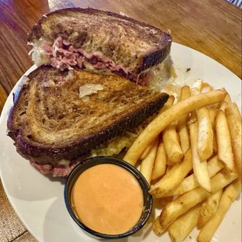 Bier Shack Taproom - Reuben - Axe Throwing Near Me - Foley, Alabama