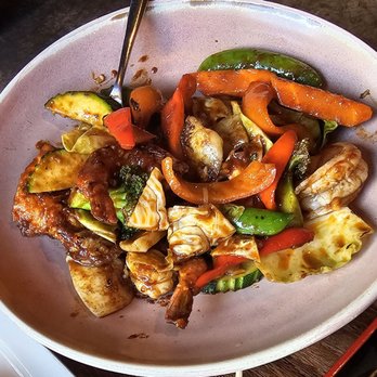 Ben Thai Cafe - Pad-Ta-Lay- Prawns, salmon, and calamari with vegetables and spicy sauce - Thai Near Me - San Francisco, California