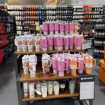 DICK'S Sporting Goods - Water bottles - Sports Wear Near Me - Merrillville, Indiana