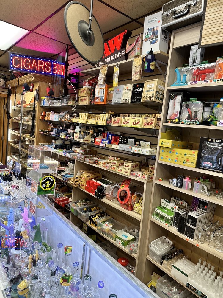 BORDERLINE TOBACCO Updated October 2024 43 Photos 6435 N Cicero