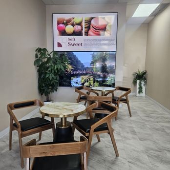 Tea Moon - Seating - Bubble Tea Near Me - Brownsburg, Indiana