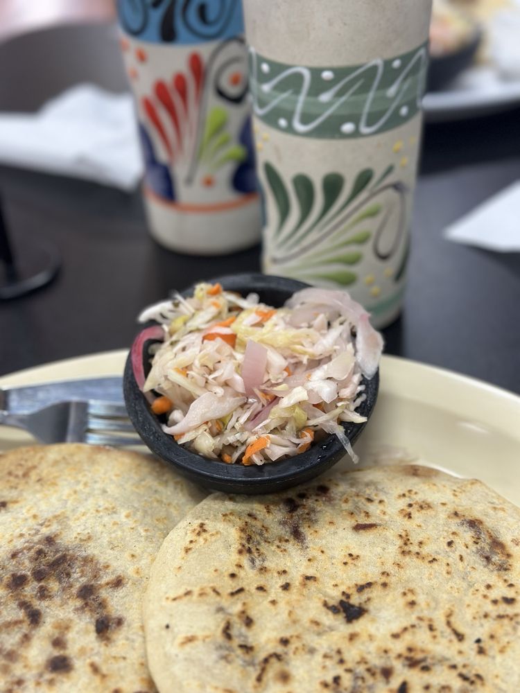 Taqueria Tres Hermanos Logo