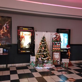 Regal San Jacinto Metro - In the front lobby 2:40pm - Cinema Near Me - San Jacinto, California Regal San Jacinto Metro - In the front lobby 2:40pm - Cinema Near Me - San Jacinto, California