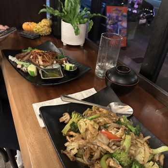 Laos Kitchen - BBQ Chicken + Pad See Ew - Laotian Near Me - San Rafael, California