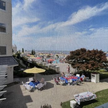 Hotel Breakers - Enclosed balcony and pool - Hotels Near Me - Sandusky, Ohio Hotel Breakers - Enclosed balcony and pool - Hotels Near Me - Sandusky, Ohio