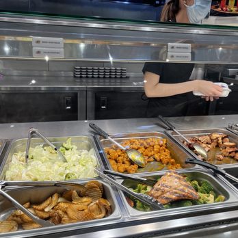Kelly's Cajun Grill - a woman serving food - Cajun/Creole Near Me - Hanover, Maryland