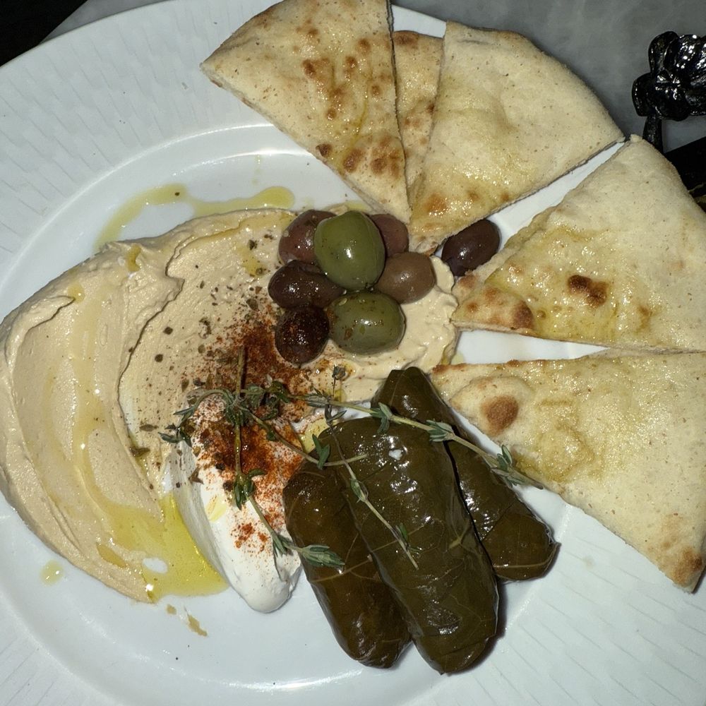 King Cole Bar - Lounges Near Me - New York, New York