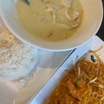 Palm Thai - Wildomar - 10/2023 Chicken Yellow Curry Green Bean dish, Pad Thai definitely favorites - Thai Near Me - Wildomar, California Palm Thai - Wildomar - 10/2023 Chicken Yellow Curry Green Bean dish, Pad Thai definitely favorites - Thai Near Me - Wildomar, California