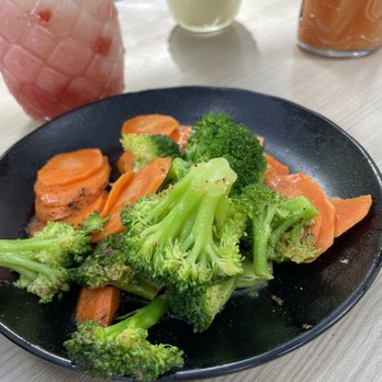 Down the Hatch Maui - Vegetables - Seafood Near Me - Lahaina, Hawaii