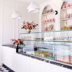 Jenna Rae Cakes - Our shop at Island Lakes is nestled into the south end of Winnipeg is a perfect stop on your way to and from work, school, or a destination.