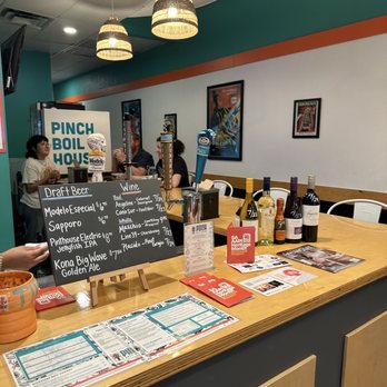 Pinch Boil House - Inside vibes - Seafood Near Me - San Antonio, Texas