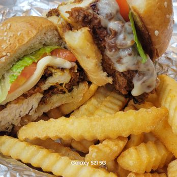 Lay down lounge - buttermilk fried chicken sandwich - Food Delivery Services Near Me - Des Moines, Iowa Lay down lounge - buttermilk fried chicken sandwich - Food Delivery Services Near Me - Des Moines, Iowa