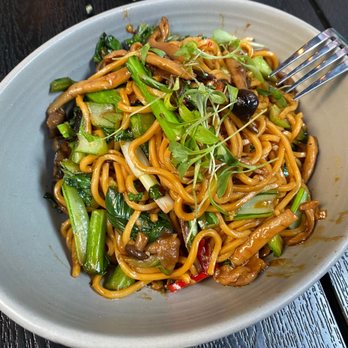 Sampan - Lo mein - Asian Fusion Near Me - Philadelphia, Pennsylvania