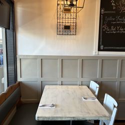 Pinto Thai Bistro - Seating area
