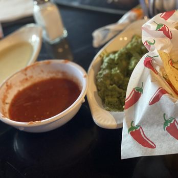 Mi Cozumel - a bowl of guacamole and a plate of chips - Mexican Near Me - Cincinnati, Ohio Mi Cozumel - a bowl of guacamole and a plate of chips - Mexican Near Me - Cincinnati, Ohio