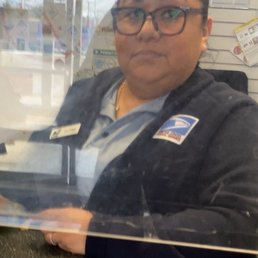 This is Gloria, the girl everyone complains about on all the bad reviews. Biggest loser In this place.