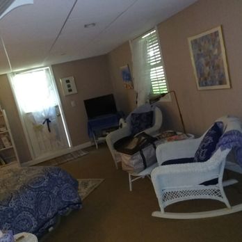 Boone Docks On the River Bed & Breakfast - Bed & Breakfast Near Me - Indianapolis, Indiana