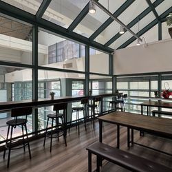 Le Kream - Patio seating