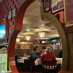 Zom Hee Chinese Restaurant - Love that decor!