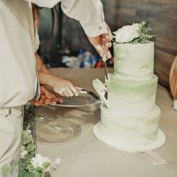 Crema Y Nata Cakes - My husband and I cutting our cake.
