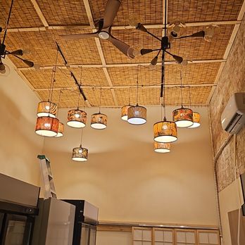 Maison Est | East House - Sushi Bars Near Me - Westmount, Quebec Maison Est | East House - Sushi Bars Near Me - Westmount, Quebec