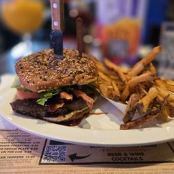 Dallas BBQ - Henny Burger w/fries