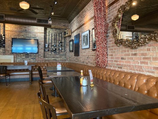 Port and Park Restaurant & Bar by null