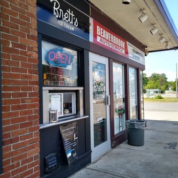 Brett's Ice Cream - Front of the store - Ice Cream & Frozen Yogurt Near Me - Ottawa, Ontario