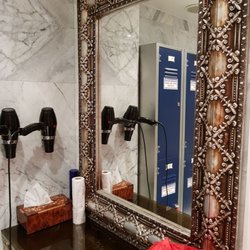 The other corner of the changing room