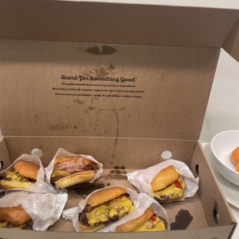 Shake Shack Chicago Athletic Association - Fast Food Near Me - Chicago, Illinois Shake Shack Chicago Athletic Association - Fast Food Near Me - Chicago, Illinois