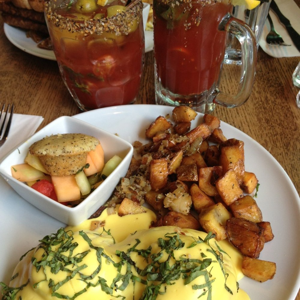 Saloon Bistro Bar - Eggs Benedict and awesome Bloody Mary - Bars Near Me - Montreal, Quebec