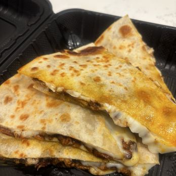 Son Dogos Y Tacos - Quesadillas - Food Trucks Near Me - Los Angeles , California
