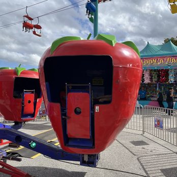 South Florida Fair - Spinning apples - Festivals Near Me - West Palm Beach, Florida South Florida Fair - Spinning apples - Festivals Near Me - West Palm Beach, Florida
