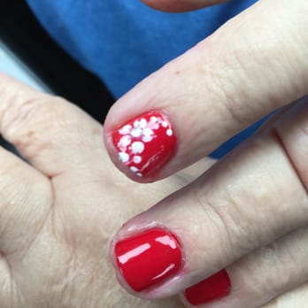 New Nails - Terrible smeared flower design that they said was "beautiful" - Nail Salons Near Me - Puyallup, Washington