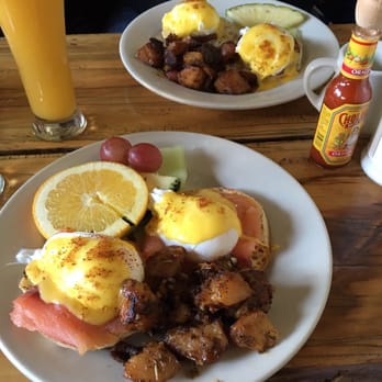 Harefield Road - Eggs Benedict for the wife and Harefield eggs for ya boy - Bars Near Me - Brooklyn, New York
