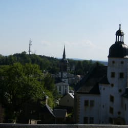 Silbermannstadt Frauenstein - Links der Kirchturm und rechts der Schloßturm