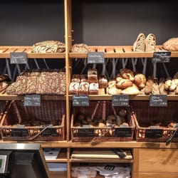 Zeit Für Brot - Das Brotregal sueht gut aus, schmeckt auch gut (die Brote, nicht das Regal)