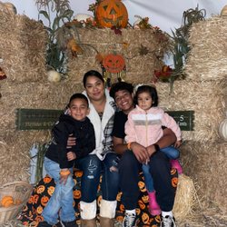 Bennett's Best Christmas Trees & Pumpkins - Great setup for pictures 3