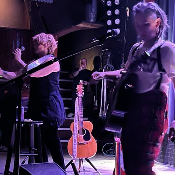 Troubadour - Shawn Colvin to the left, KT on the right - Music Venues Near Me - West Hollywood, California Troubadour - Shawn Colvin to the left, KT on the right - Music Venues Near Me - West Hollywood, California