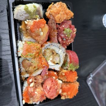 FOB Poke Bar - Sushi Bars Near Me - Tukwila, Washington