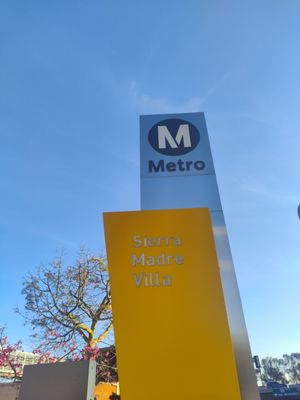 Sierra Madre Villa Metro Station, 149 N Halstead St