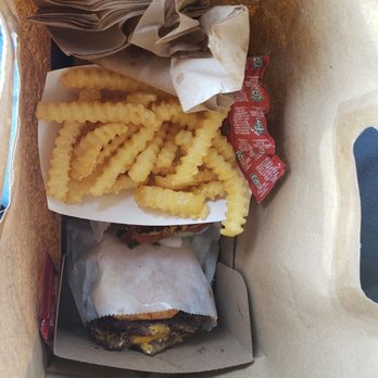 Shake Shack Willow Place - Burgers Near Me - Richmond, Virginia