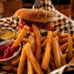 Ronnie MacGregors Pub - Grilled Chicken Sandwich & Fries